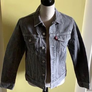 Levi’s Gray Jean Jacket. SZ L